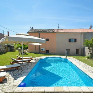 Laura - Pul470 By Interhome , Pula Kroatien